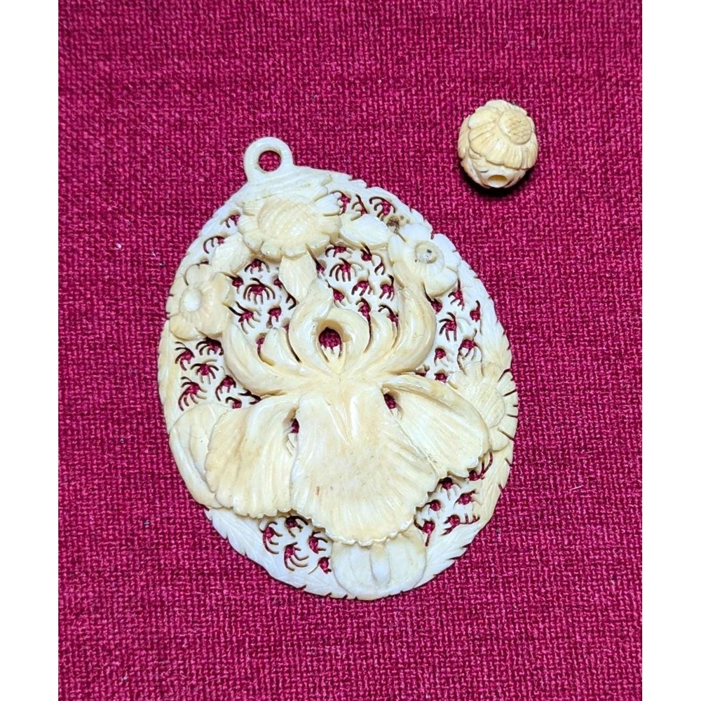 Vintage‎ Carved Bone Floral Pendant